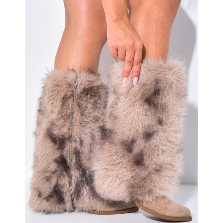 Bottes en suédine style santiag à talons carré et rabat en fausse fourrure