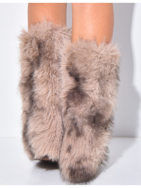 Suede-effect cowboy boots with square heels and faux fur cuffs