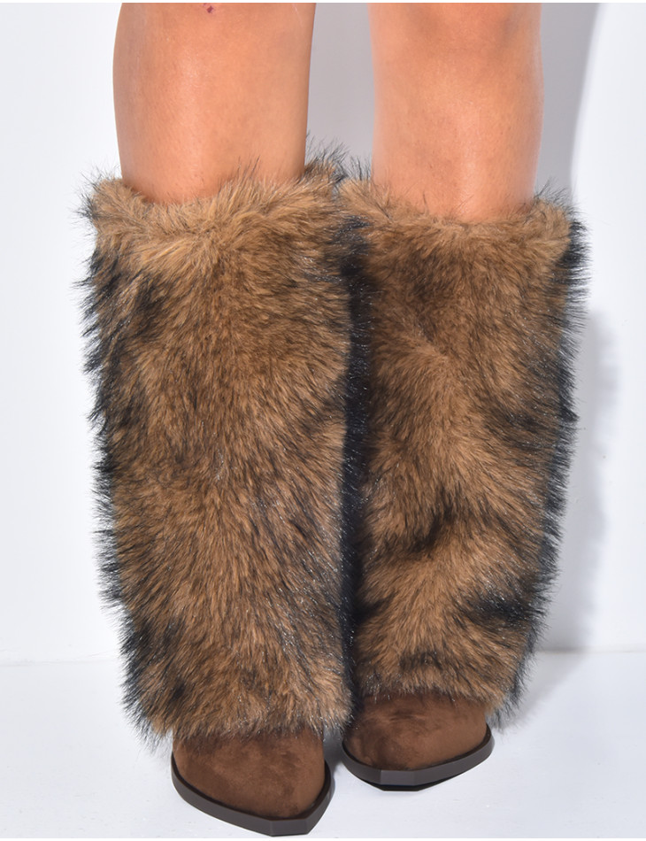 Stiefel im Cowboy-Stil aus Wildlederimitat mit Blockabsatz und Kunstfellbesatz