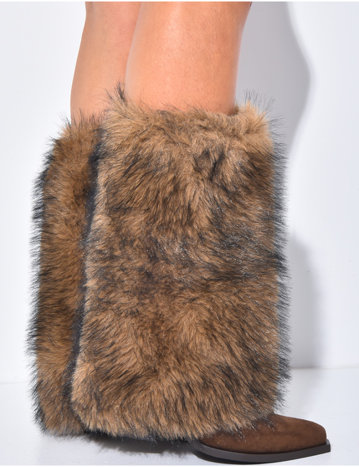 Stiefel im Cowboy-Stil aus Wildlederimitat mit Blockabsatz und Kunstfellbesatz