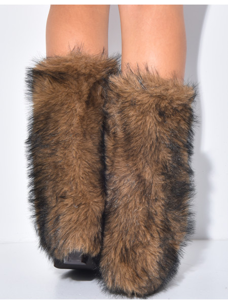 Stiefel im Cowboy-Stil aus Wildlederimitat mit Blockabsatz und Kunstfellbesatz