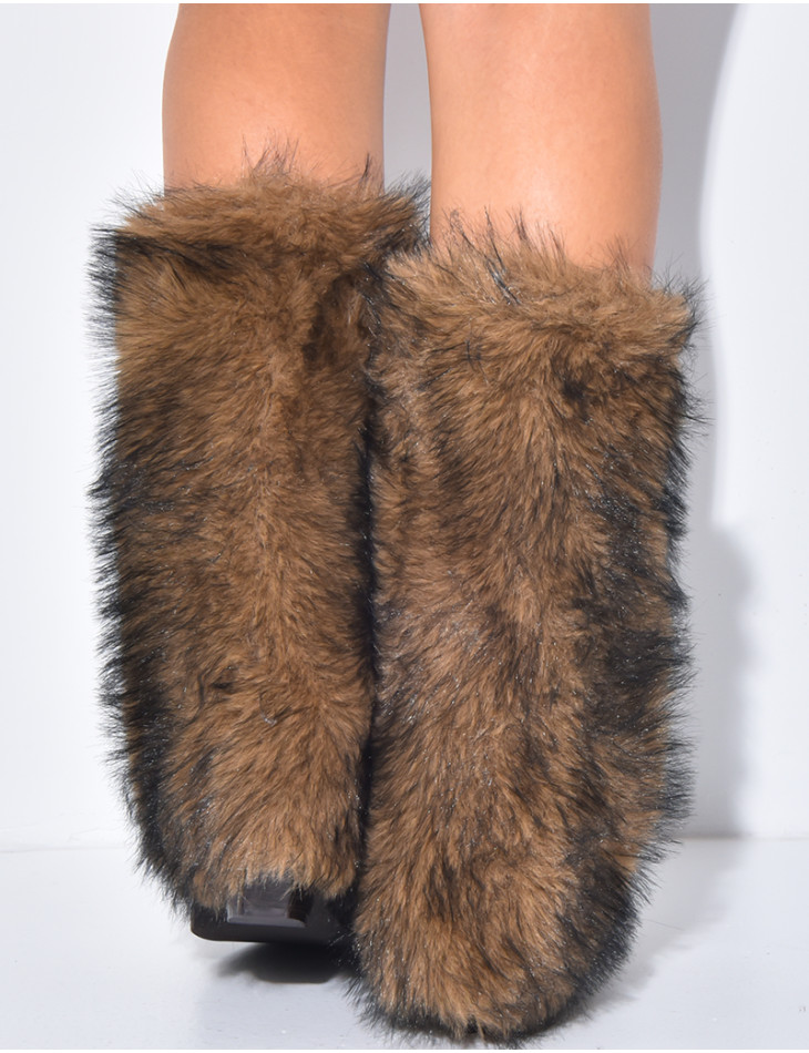 Stiefel im Cowboy-Stil aus Wildlederimitat mit Blockabsatz und Kunstfellbesatz