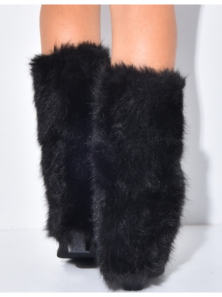 Bottes en suédine style santiag à talons carré et rabat en fausse fourrure