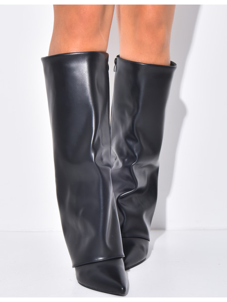 Bottes en similicuir à talons aiguille et rabat