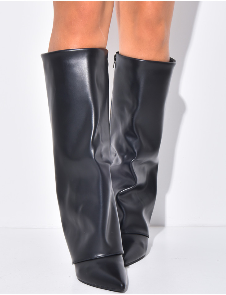 Bottes en similicuir à talons aiguille et rabat