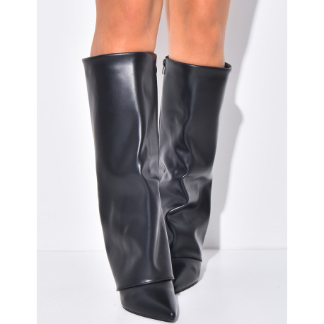 Bottes en similicuir à talons aiguille et rabat