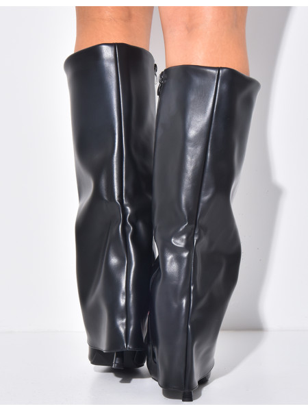 Bottes en similicuir à talons aiguille et rabat