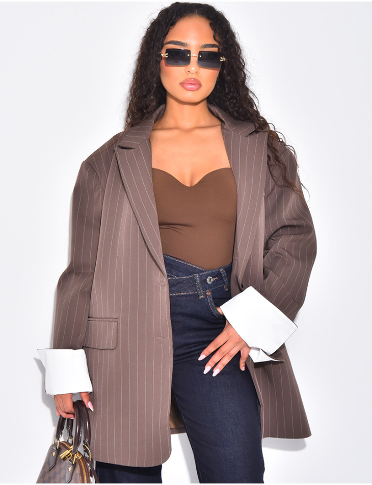 Veste de tailleur oversize à rayures et revers sur les manches