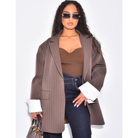 Veste de tailleur oversize à rayures et revers sur les manches