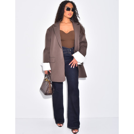 Veste de tailleur oversize à rayures et revers sur les manches