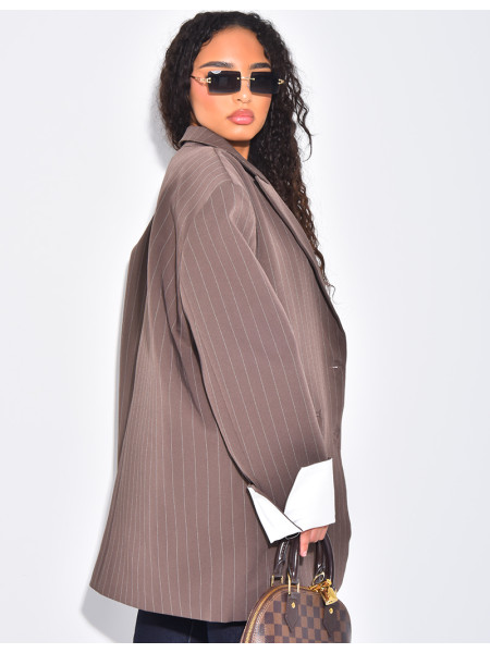 Veste de tailleur oversize à rayures et revers sur les manches