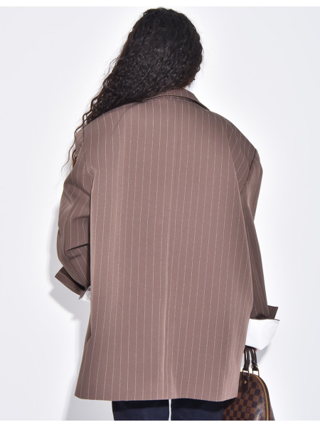 Veste de tailleur oversize à rayures et revers sur les manches