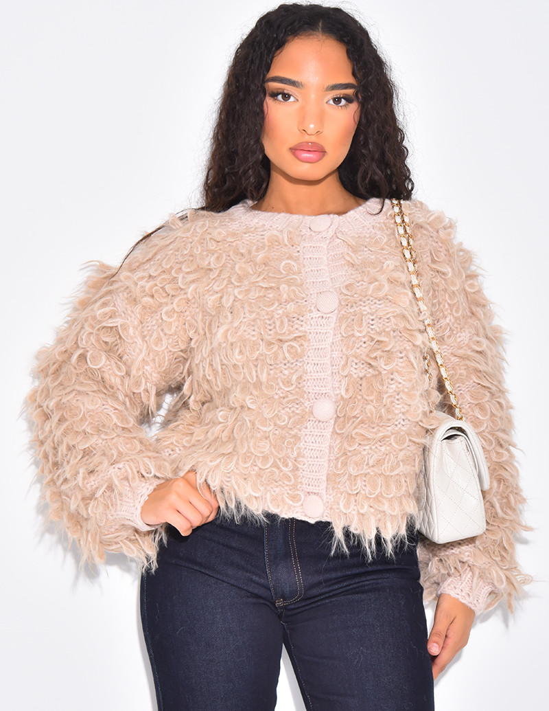 Kurze, bauschige Strickjacke