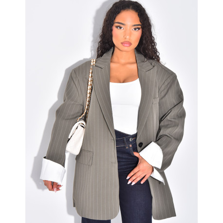 Veste de tailleur oversize à rayures et revers sur les manches