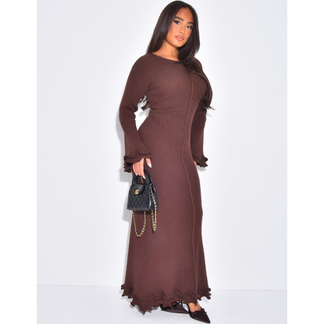 Sehr langes Kleid aus geripptem Strick mit ausgestellten Ärmeln