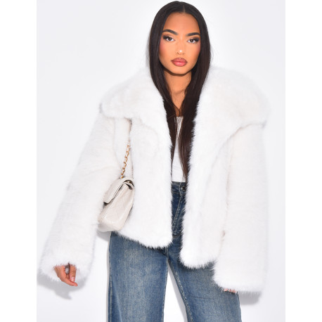 Short faux fur jacket with turn-down collar