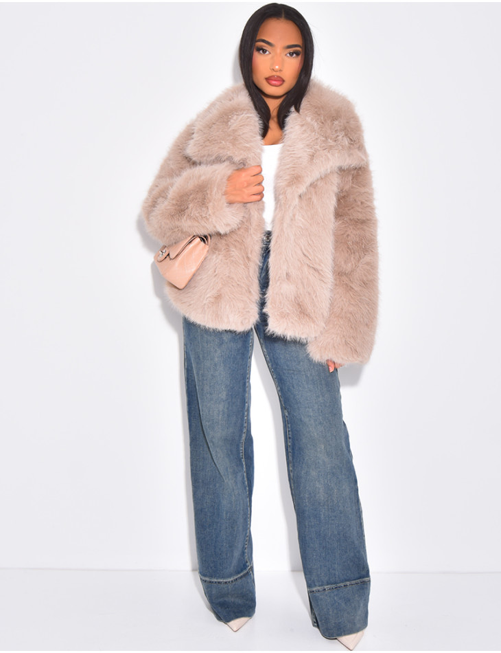 Short faux fur jacket with turn-down collar
