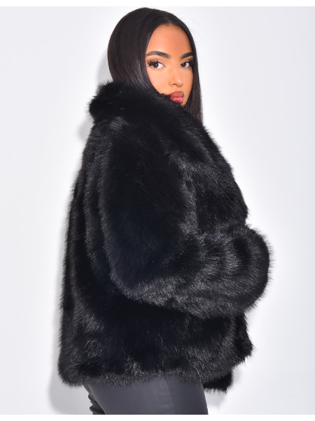 Kurze Kunstfelljacke mit Umlegekragen