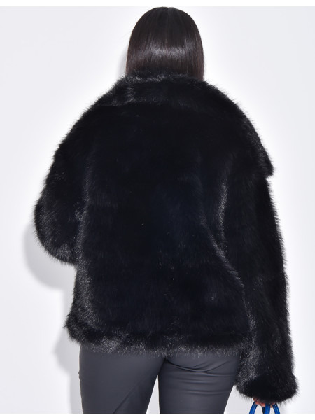 Kurze Kunstfelljacke mit Umlegekragen