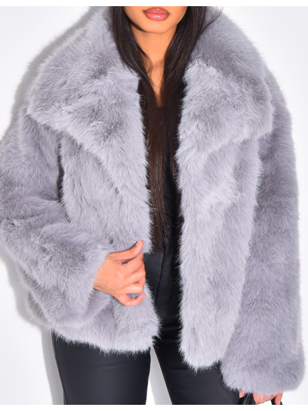 Short faux fur jacket with turn-down collar
