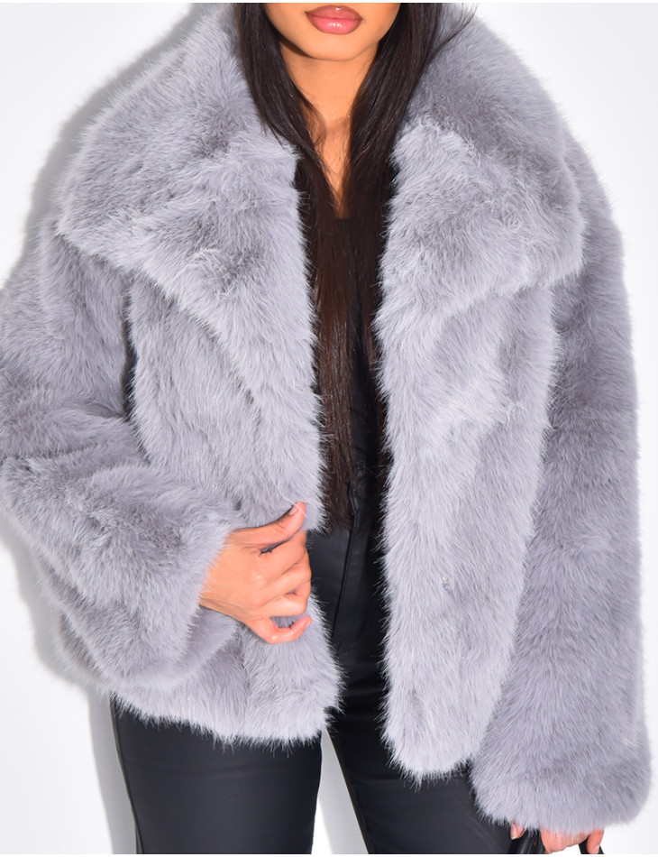 Short faux fur jacket with turn-down collar