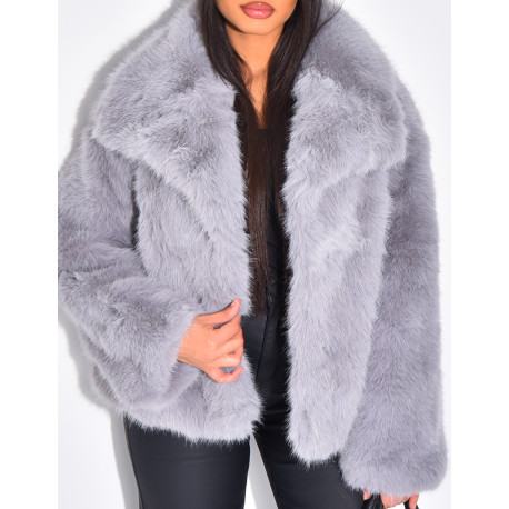 Short faux fur jacket with turn-down collar