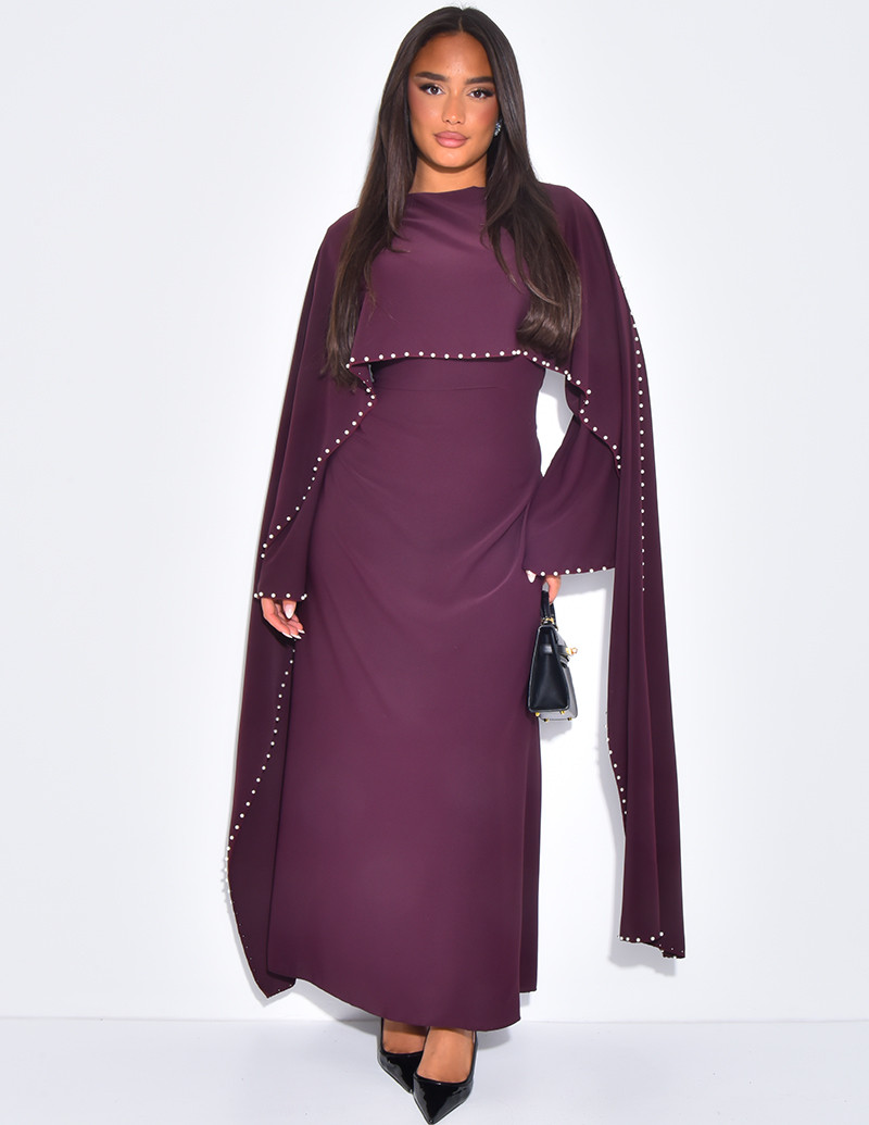 Robe longue ajustée à cape...