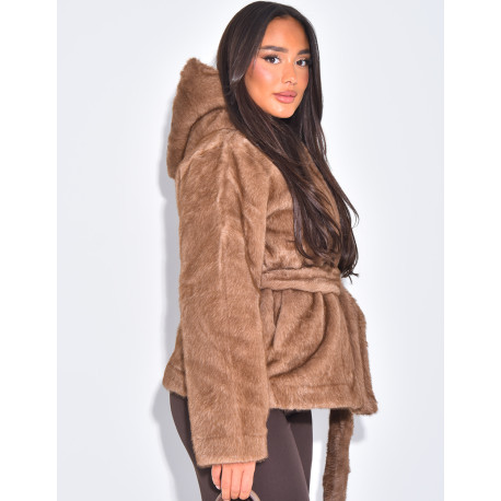 Kurzer Mantel aus Kunstfell mit Gürtel und Kapuze