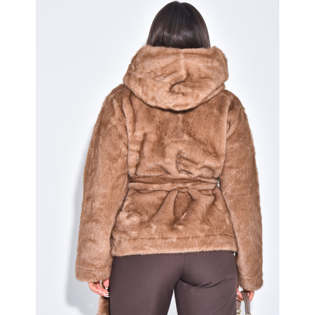Kurzer Mantel aus Kunstfell mit Gürtel und Kapuze