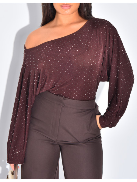 Asymmetrisches, fließendes Oberteil mit Strasssteinen