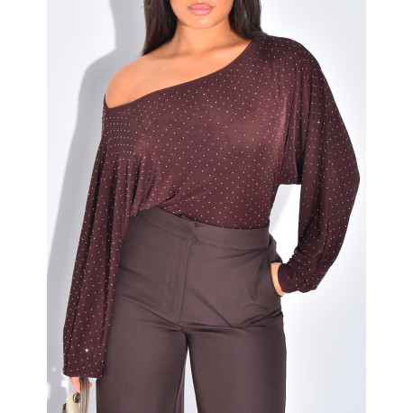 Asymmetrisches, fließendes Oberteil mit Strasssteinen