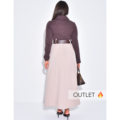 Langes Kleid aus zwei Materialien mit Gürtel