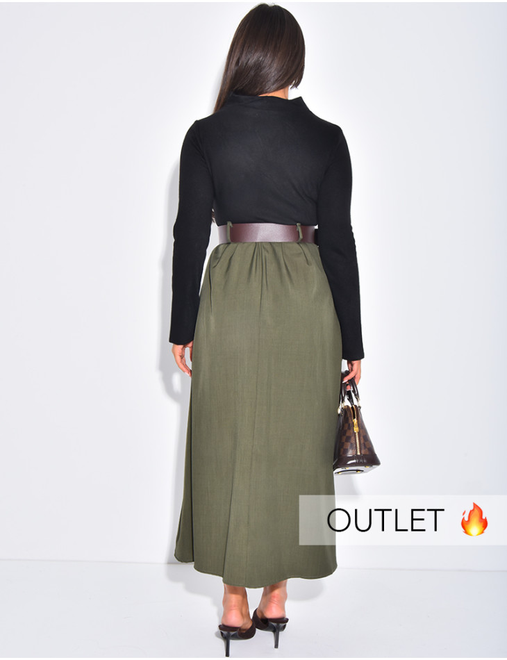 Langes Kleid aus zwei Materialien mit Gürtel