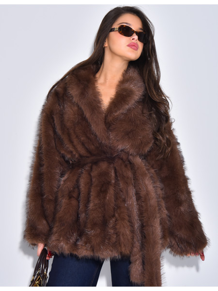 Manteau mi-long en fausse fourrure à ceinture