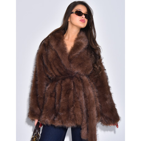 Manteau mi-long en fausse fourrure à ceinture