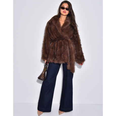 Manteau mi-long en fausse fourrure à ceinture