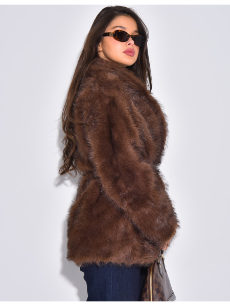 Manteau mi-long en fausse fourrure à ceinture