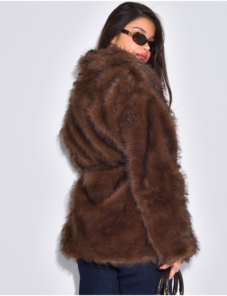 Manteau mi-long en fausse fourrure à ceinture