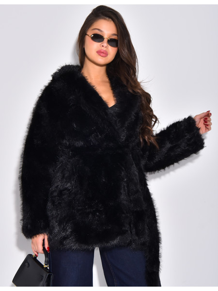 Manteau mi-long en fausse fourrure à ceinture
