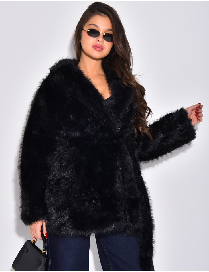 Manteau mi-long en fausse fourrure à ceinture