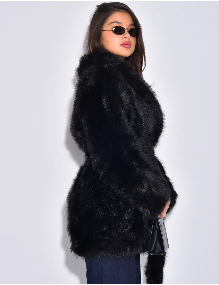 Manteau mi-long en fausse fourrure à ceinture