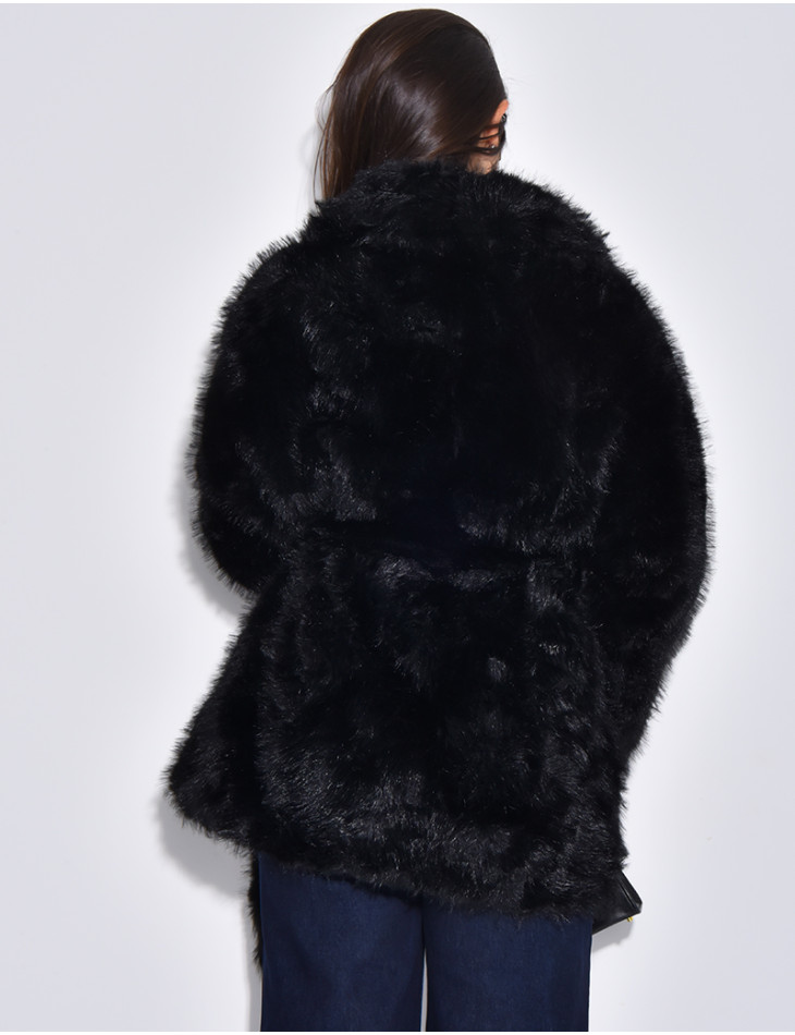 Manteau mi-long en fausse fourrure à ceinture