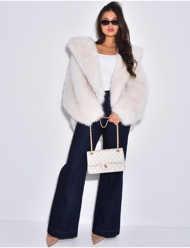 Veste courte en fausse fourrure à capuche