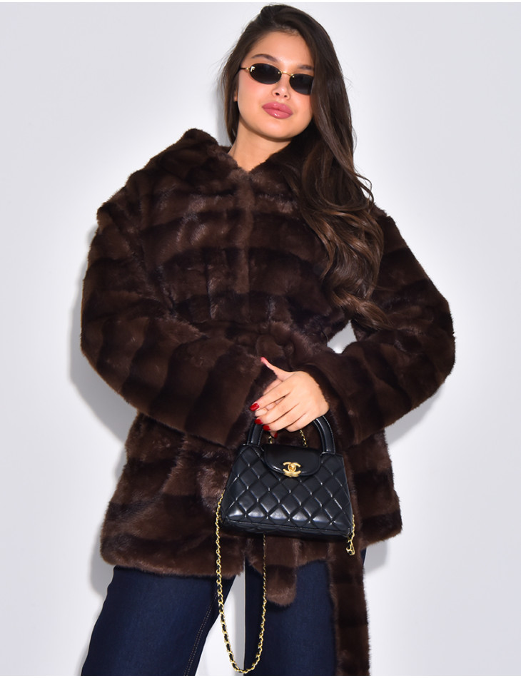 Manteau mi-long en fausse fourrure à capuche