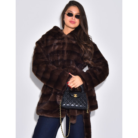 Manteau mi-long en fausse fourrure à capuche