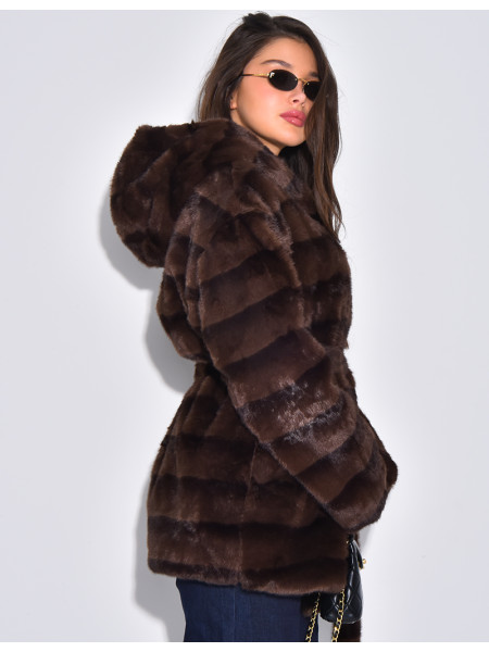 Manteau mi-long en fausse fourrure à capuche