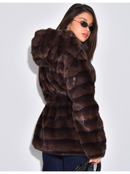 Manteau mi-long en fausse fourrure à capuche