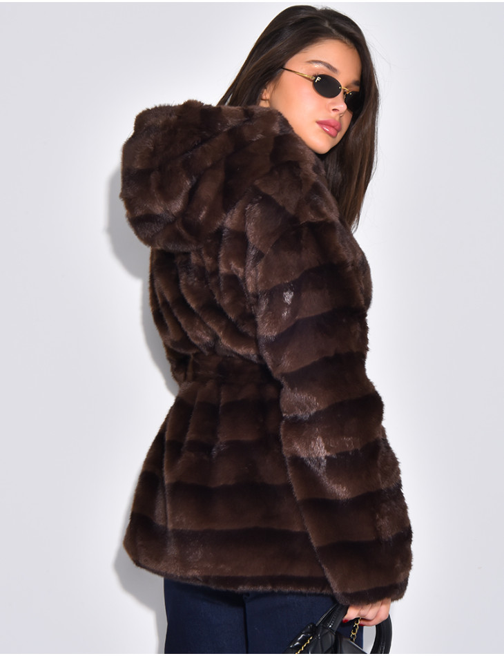 Manteau mi-long en fausse fourrure à capuche
