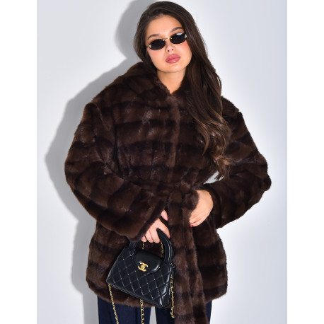 Manteau mi-long en fausse fourrure à capuche