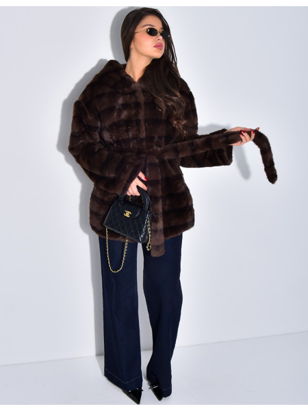 Manteau mi-long en fausse fourrure à capuche